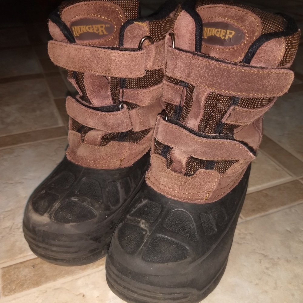 Snow boots size 11 toddler